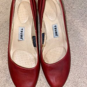 Tsubo red shoes size 8.5